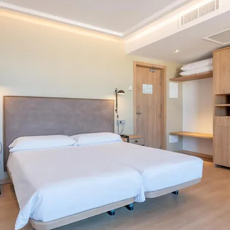 Kyrat Amarac מלון 4*