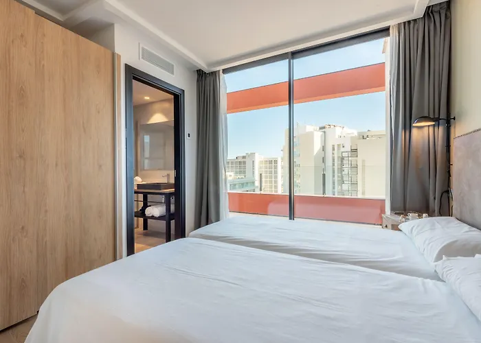 Kyrat Amarac Готель